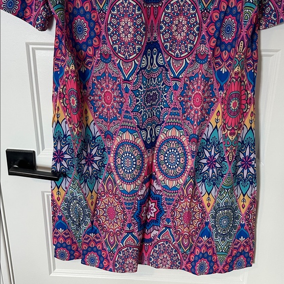 Colorful Geometric Patterned Top - Picture 7 of 8